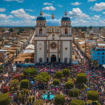 «Viva Cutervo, ciudad del Ilucán; brillante historia, gloriosa tradición; soberbias fiestas: Los toros de San Juan; Feria de Agosto, Virgen de la Asunción»